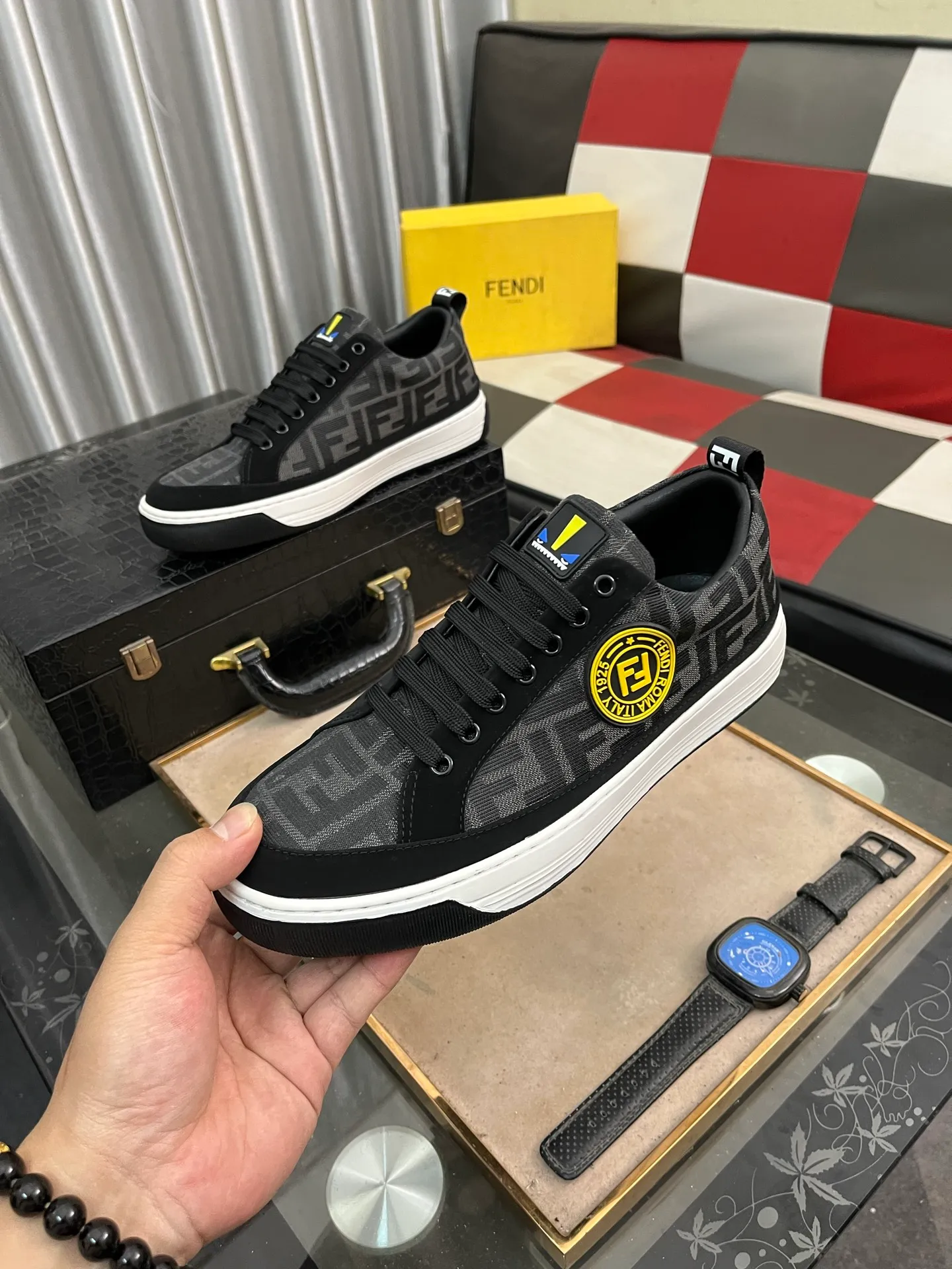 Men's Men's Shoes💰420⌚️⌚️[Fendi] Fendi's latest casual shoes for men! Available at counters simultaneously! Made entirely of imported top-grain calfskin, the interior is made of top-grain water-dyed cowhide, and the original factory-supplied rubber outsole. Leading new fashion concepts. Matching code: 38-442️⃣Colors available